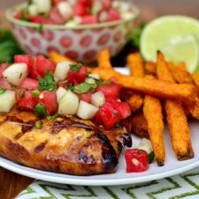 Gegrilde limoen kip met watermeloen salsa