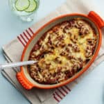 Een heerlijke ovenschotel met gehakt, Mexicaanse kruiden, kaas en guacemole.