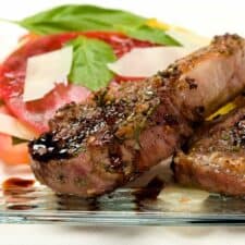 Lamskotelet met sjalot en balsamicosaus