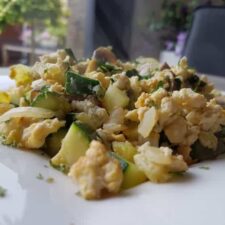 Roerei met courgette en shiitake