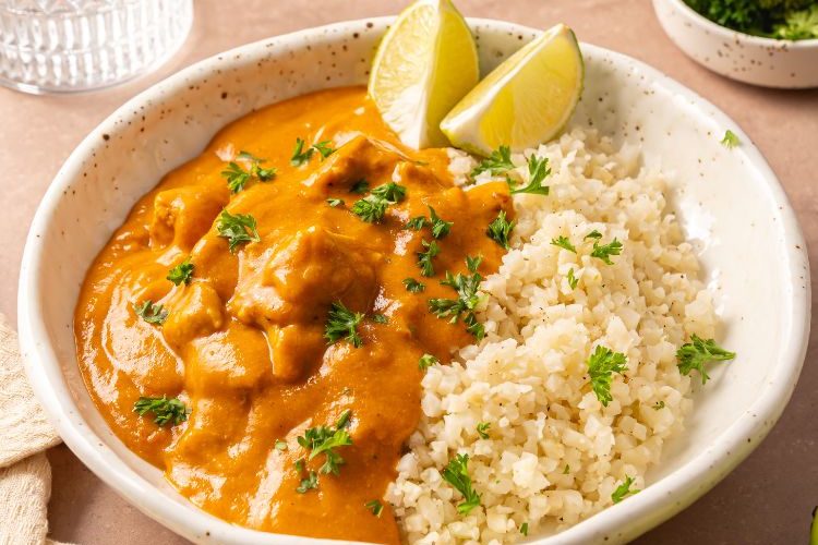 Butter chicken met bloemkoolrijst