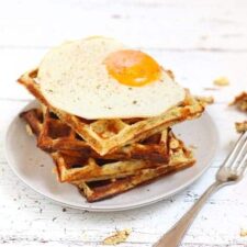 Hartige wafels met ei.