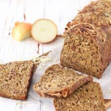 Keto brood met kaas en ui.
