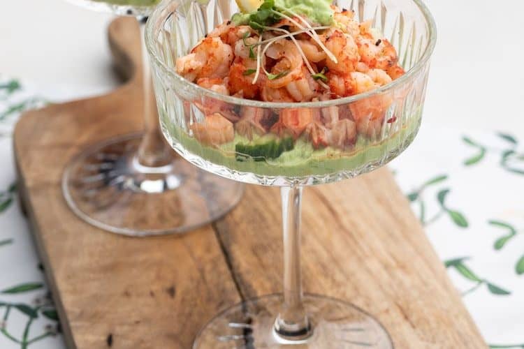 Rivierkreeftjescocktail met avocadomousse