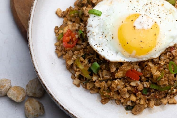 Koolhydraatarme Indonesische nasi goreng