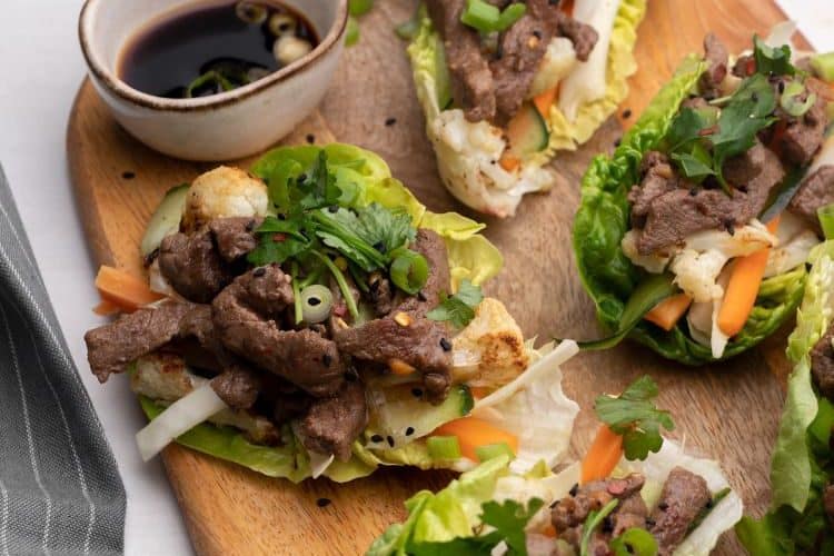 Sla wraps met Oosterse biefstukreepjes