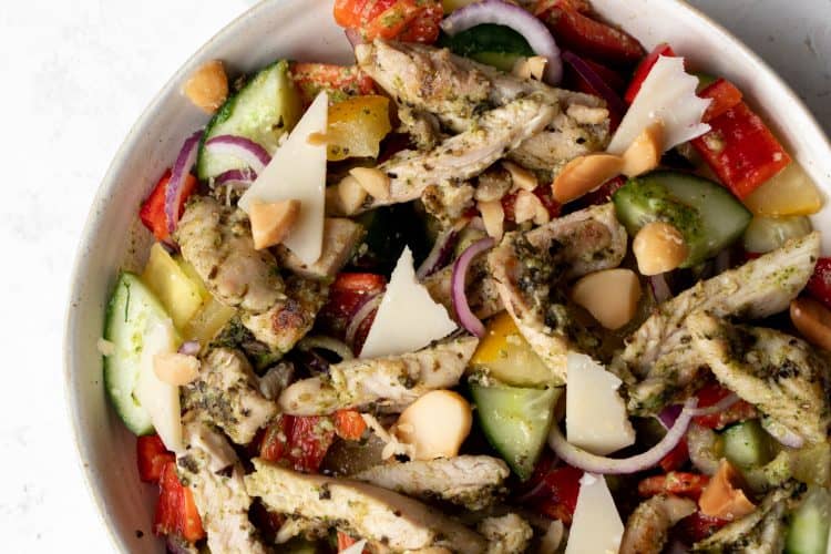 Koolhydraatarme kip pesto salade