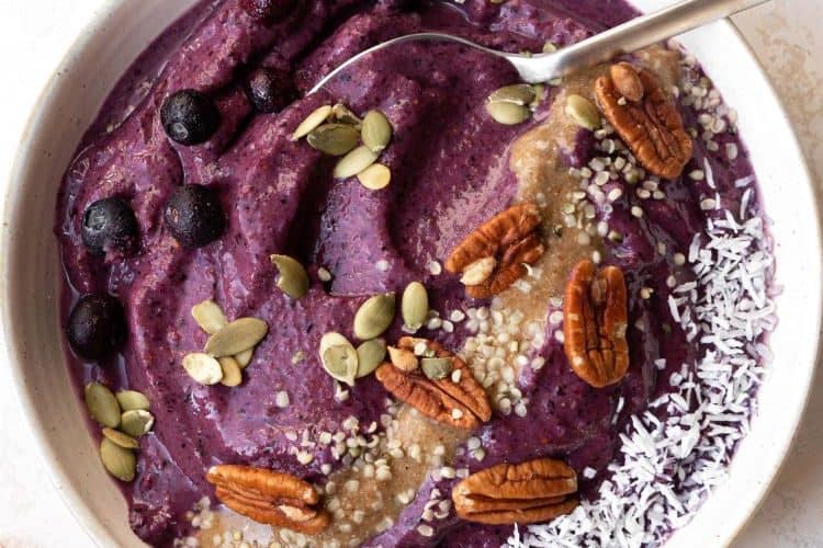 Koolhydraatarme blauwe bessen smoothie bowl