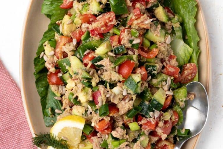 Eenvoudige maaltijdsalade met tonijn