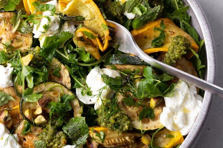 Gegrilde courgette salade met mozzarella