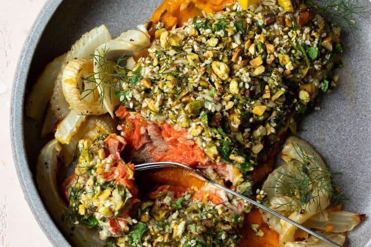 Zalm met pompoen en pistache-topping