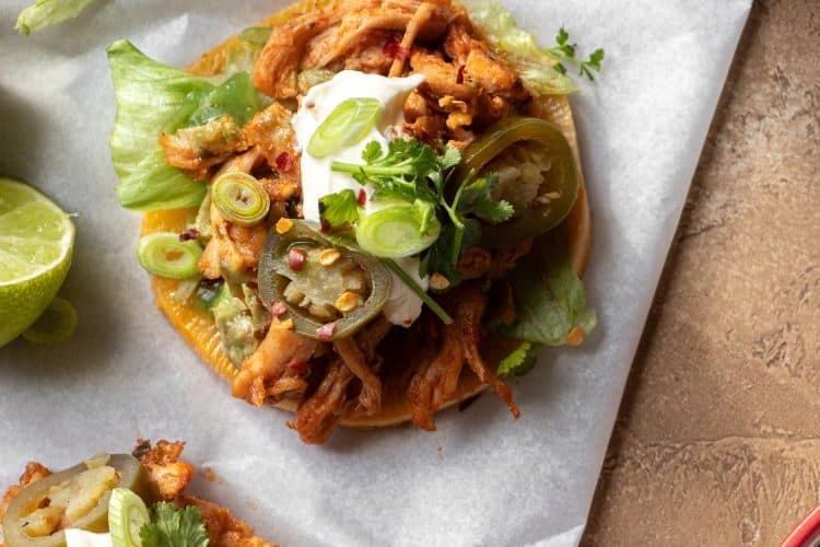 Koolraap taco met pulled chicken