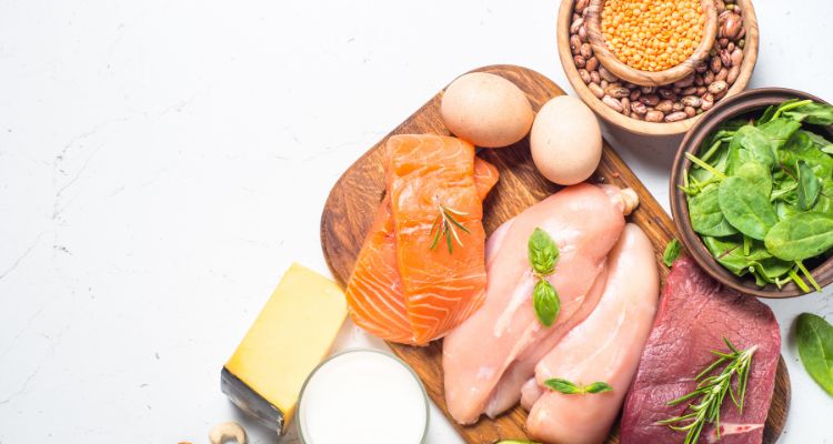 Voeding met veel eiwitten.