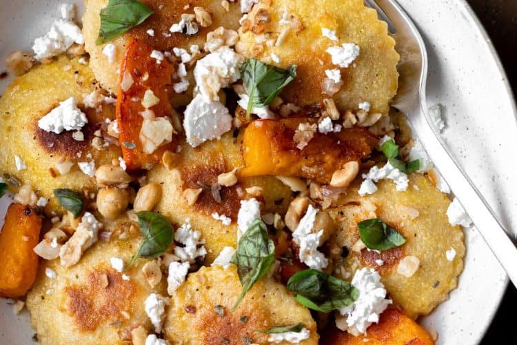 Koolhydraatarme ravioli met pompoen en geitenkaas