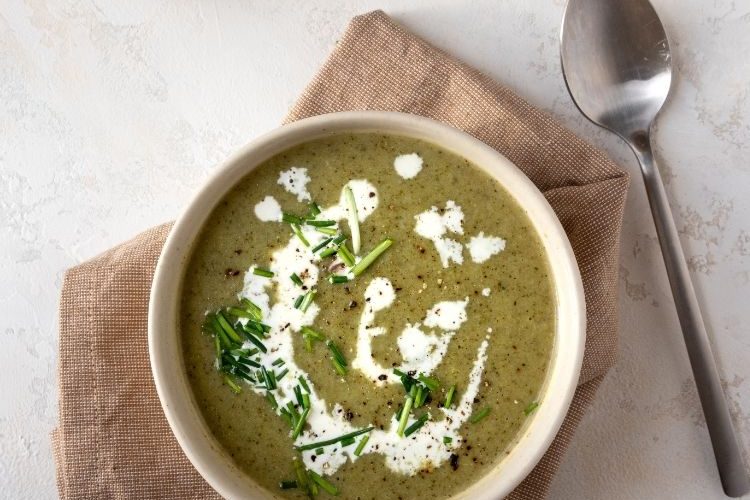 Broccolisoep met room