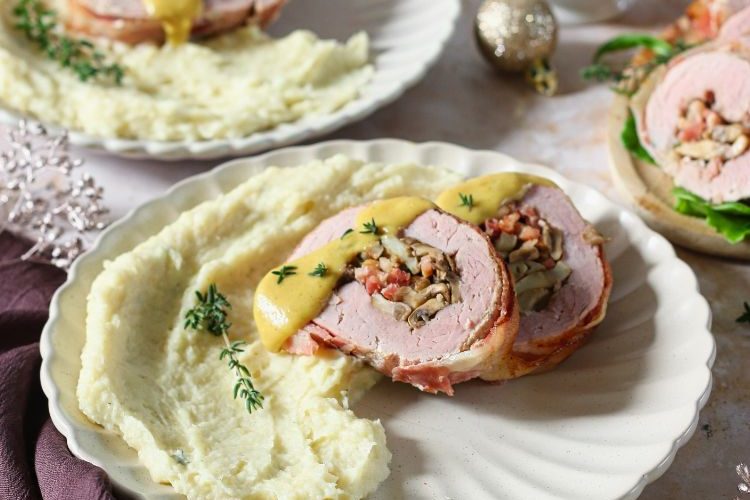 Gevulde varkenshaas met pastinaakpuree en roomsaus