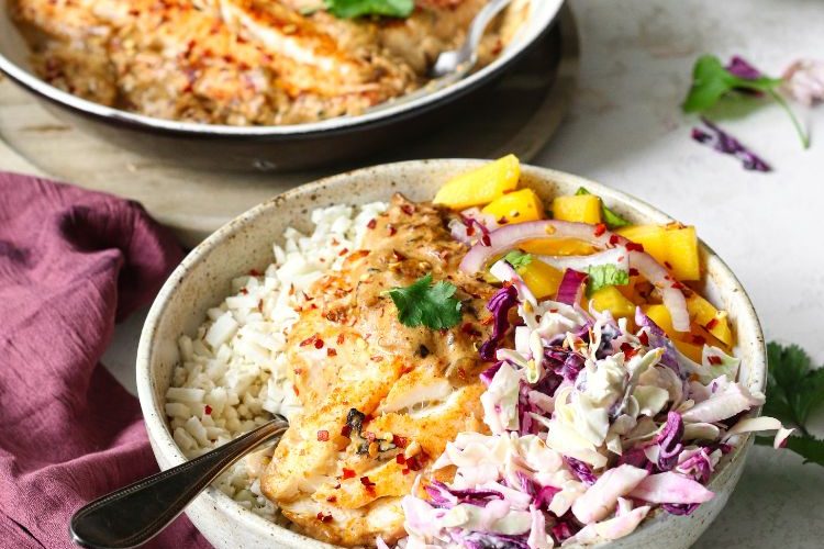 Kabeljauw met kokos-limoensaus en mangosalsa