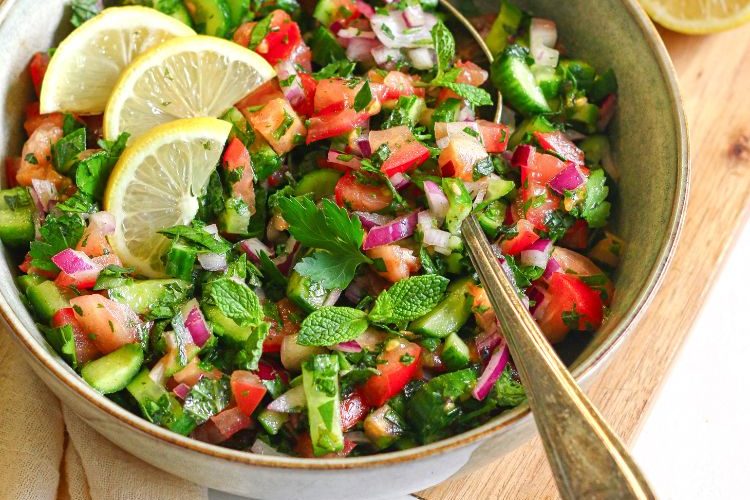 Frisse Perzische shirazi salade