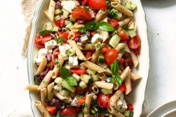 Griekse pastasalade met koolhydraatarme penne