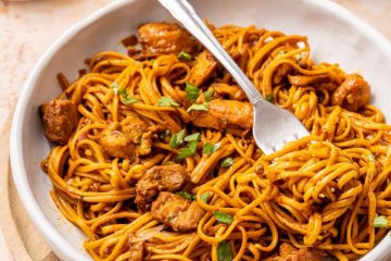 Surinaamse bami met koolhydraatarme spaghetti.