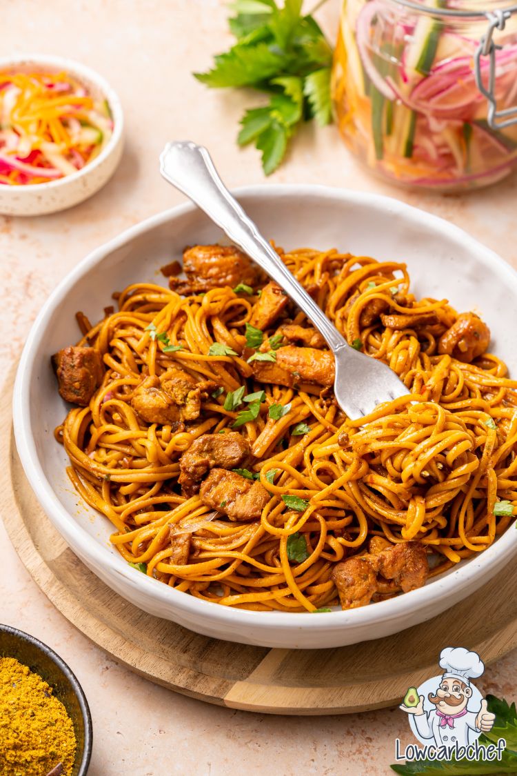 Surinaamse bami met koolhydraatarme spaghetti.