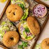 Keto bagels met tonijnsalade