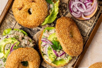 Keto bagels met tonijnsalade