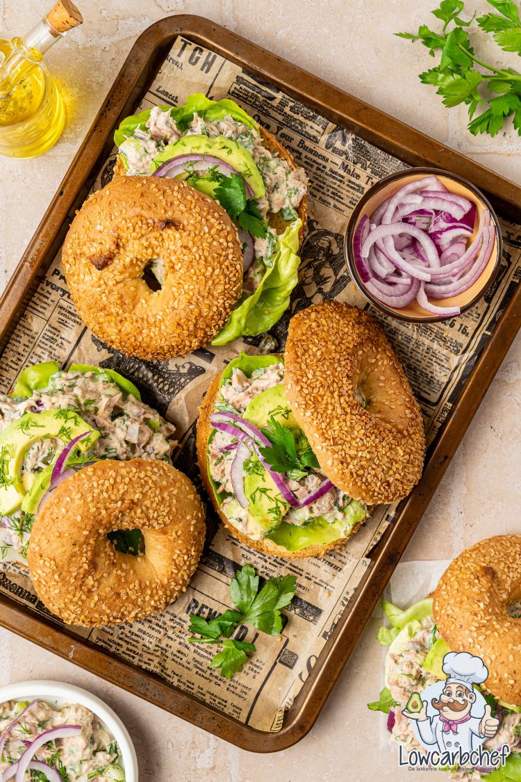 Keto bagels met tonijnsalade