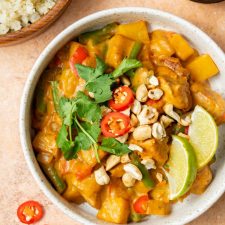 Thaise massaman curry met bloemkoolrijst en knolselderij