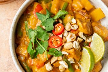Thaise massaman curry met bloemkoolrijst en knolselderij