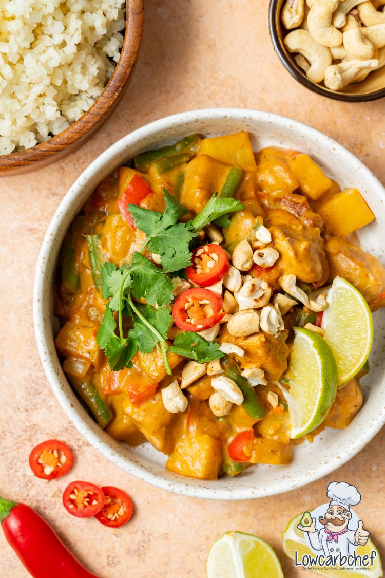 Thaise massaman curry met bloemkoolrijst en knolselderij