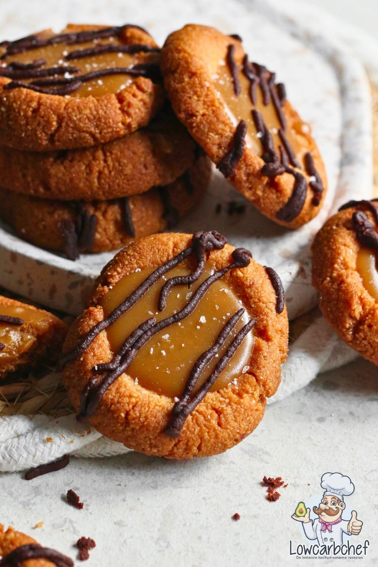 Koolhydraatarme twixkoekjes met pure chocolade.