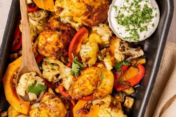 Marokkaanse traybake met kip, pompoen en bloemkool.