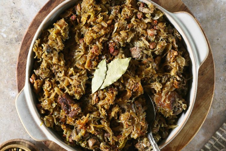 Zuurkoolstoof met champignons