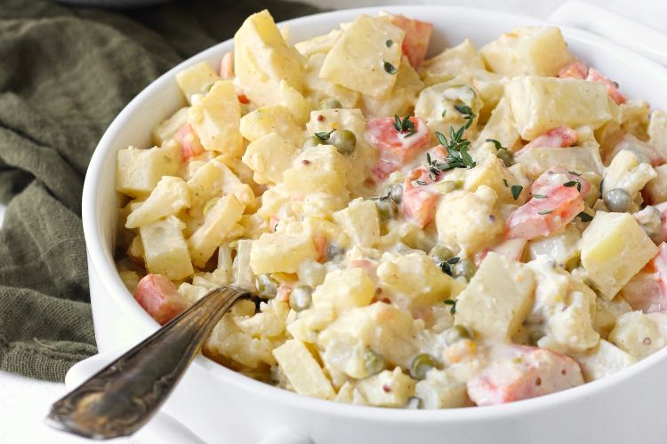 Aardappelsalade met knolgroente