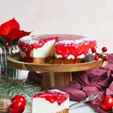 Koolhydraatarme cranberry monchoutaart met witte chocolade.