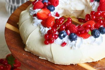 Suikervrije pavlova met slagroom.