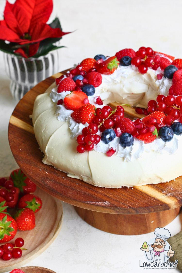 Suikervrije pavlova met slagroom.