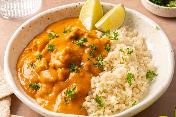 Butter chicken met bloemkoolrijst