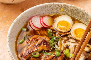 Ramen met kip en koolhydraatarme noodles