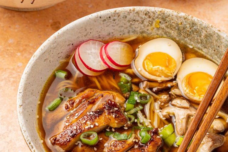 Koolhydraatarme ramen met kip