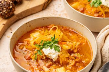 Koolhydraatarme zuurkoolsoep met spekjes