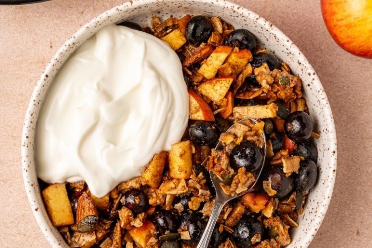 Appel-kaneel ontbijtcrumble