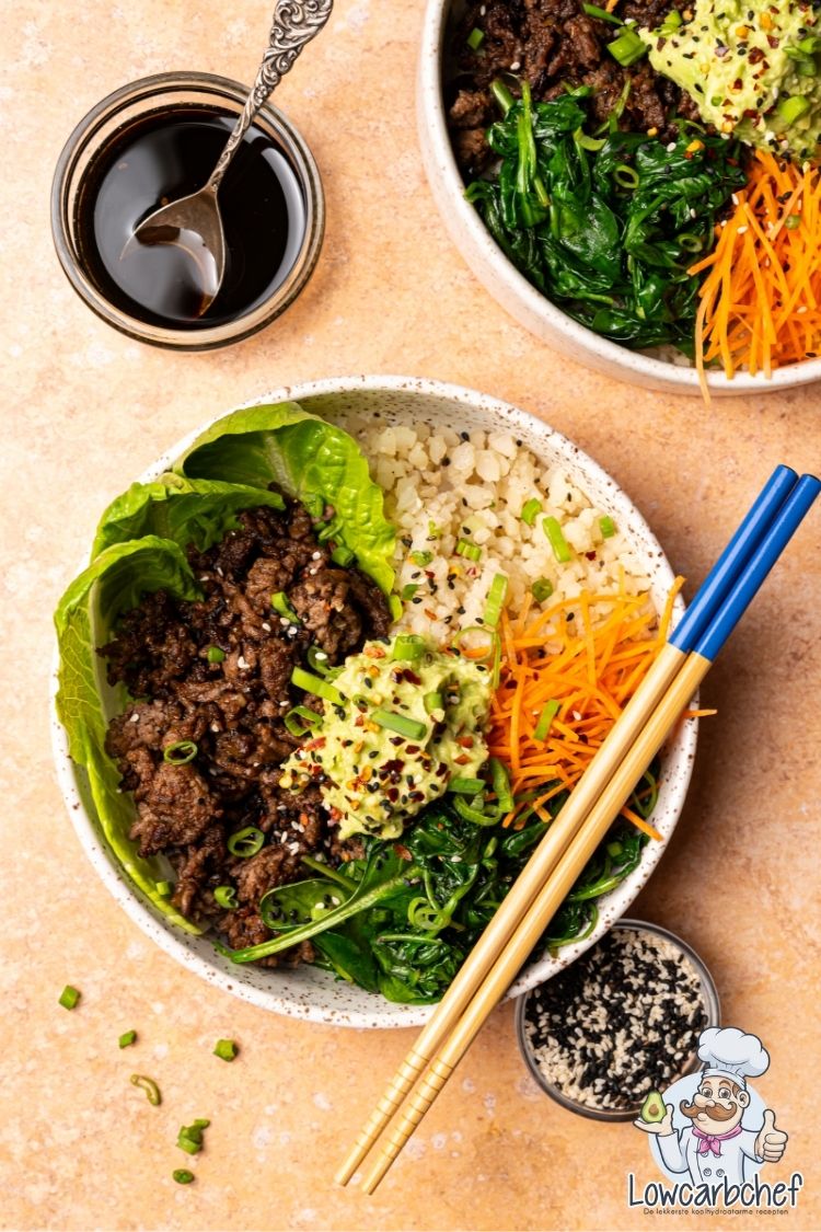 Koreaanse gehaktbowl met bloemkoolrijst.