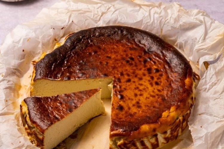 Koolhydraatarme basque cheesecake met pistache