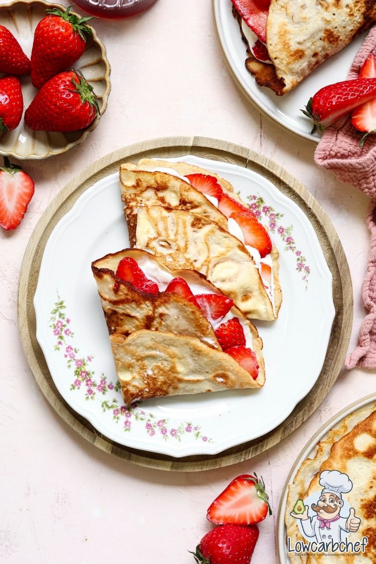 Pannenkoeken zonder amandelmeel met cottage cheese vulling.