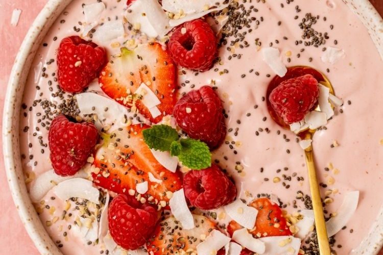 Aardbeien-smoothiebowl