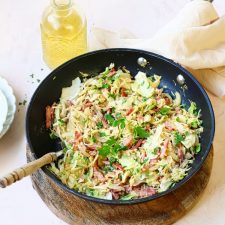 Eenpansgerecht met spitskool en spekjes