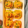 Gevulde paprika met kipgehakt en cheddar.