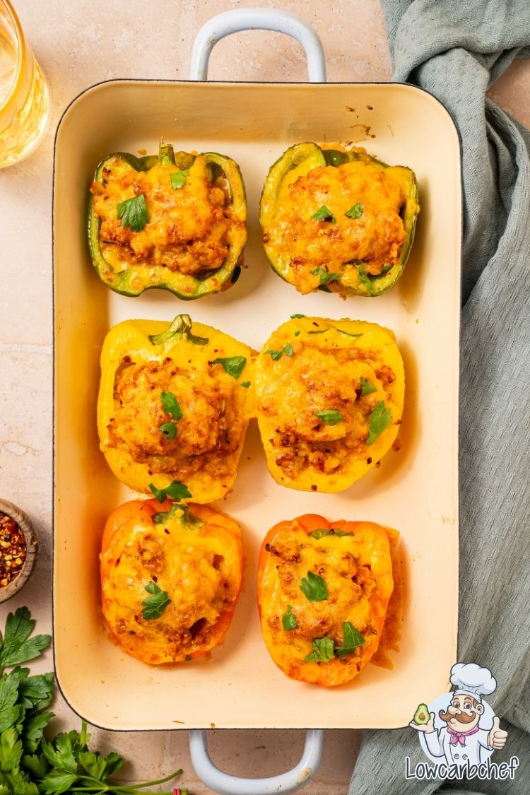 Gevulde paprika met kipgehakt en cheddar.